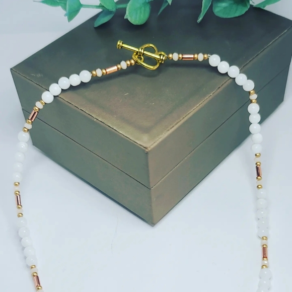 White Agate necklace - Picture 2 of 4